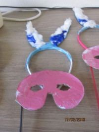 Confection de masques de Carnaval